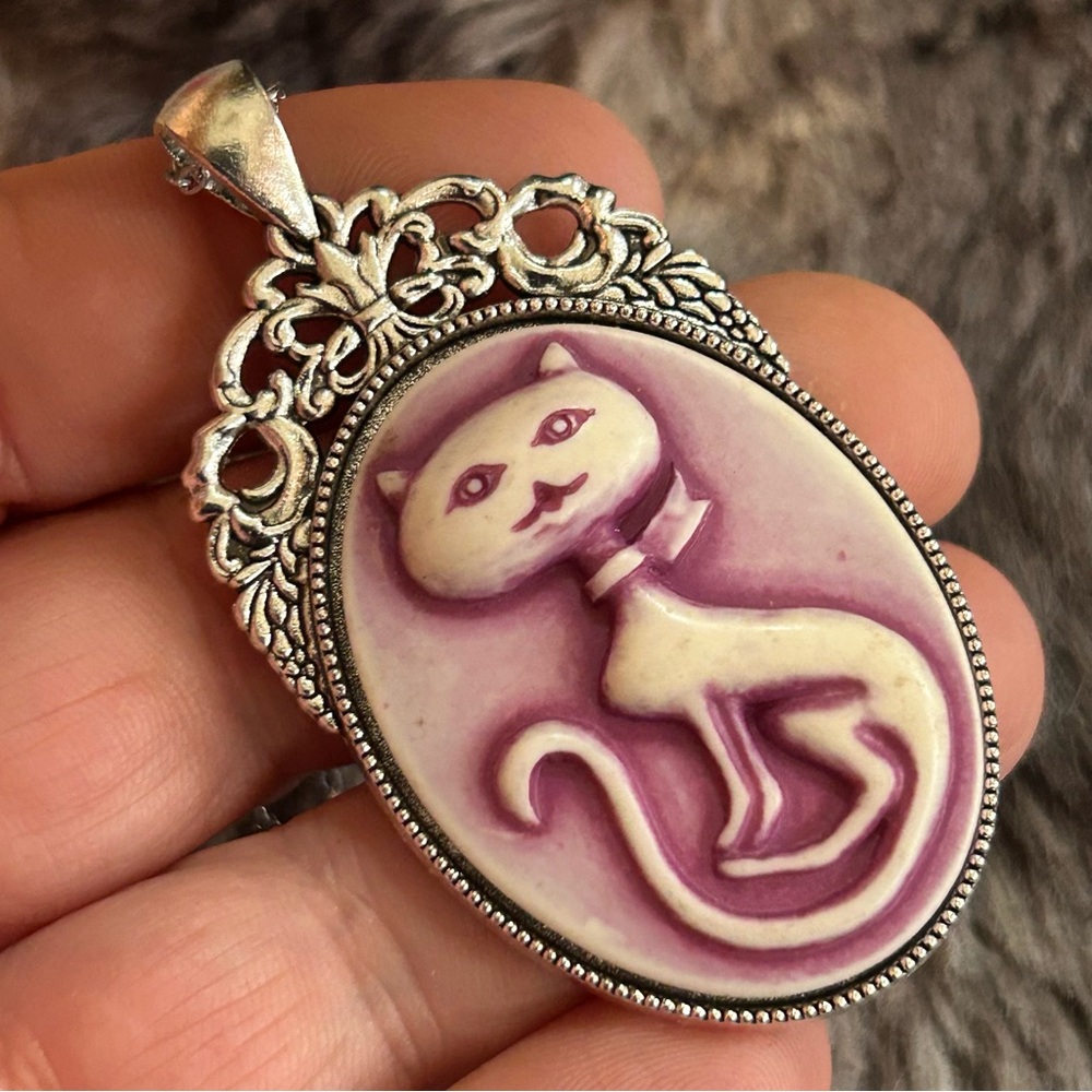 Handcrafted lilac sitting pretty kitty cat cameo pendant on chain necklace
